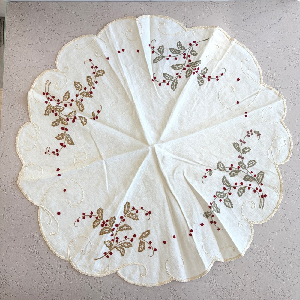 Vintage Round Embroidered Holly Berry Linen Table Topper Scalloped Edge 20 inch